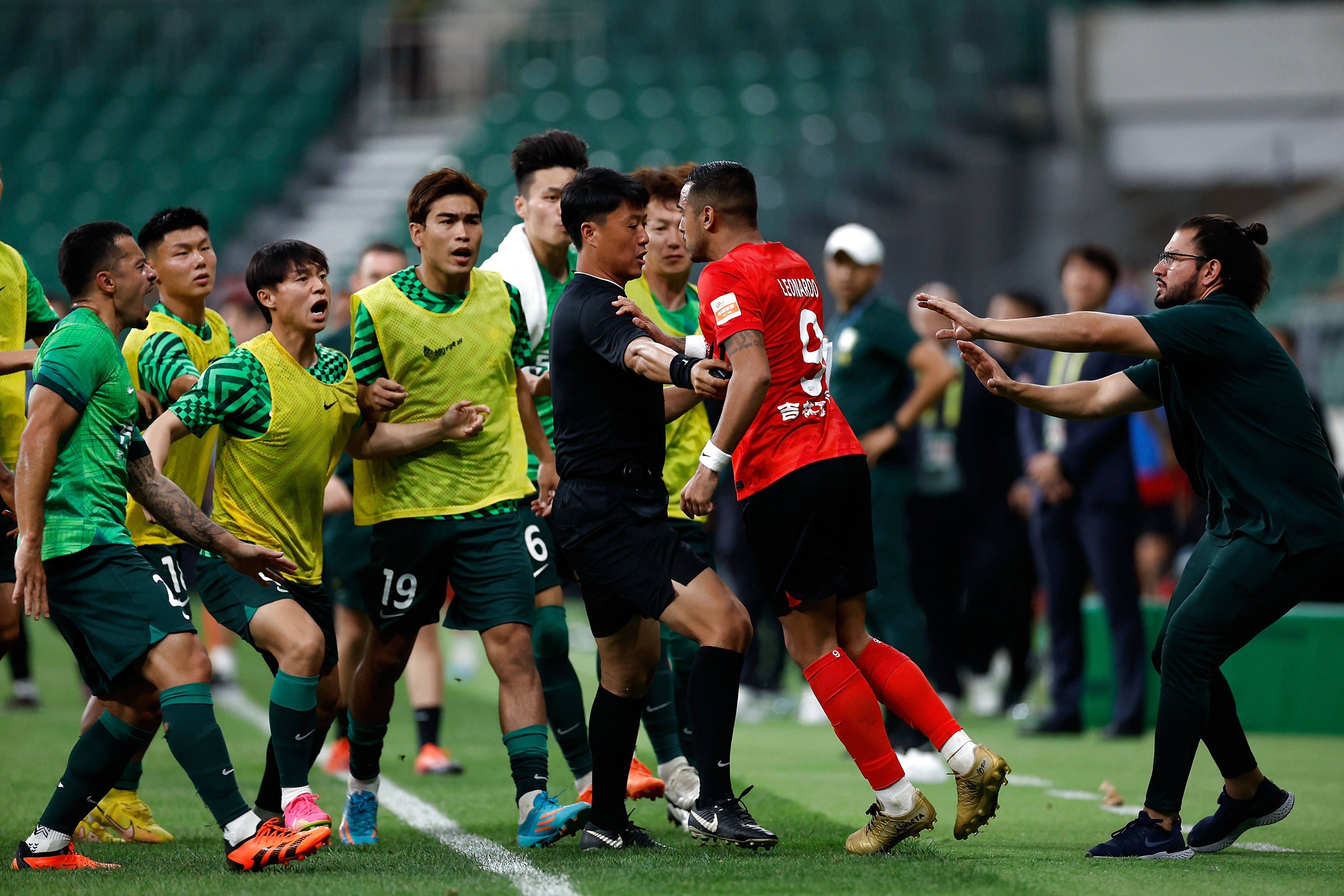 巴萨3-2险胜垫底球队阿尔梅里亚，本场比赛罗贝托梅开二度帮助球队取胜，赛后罗贝托接受采访。